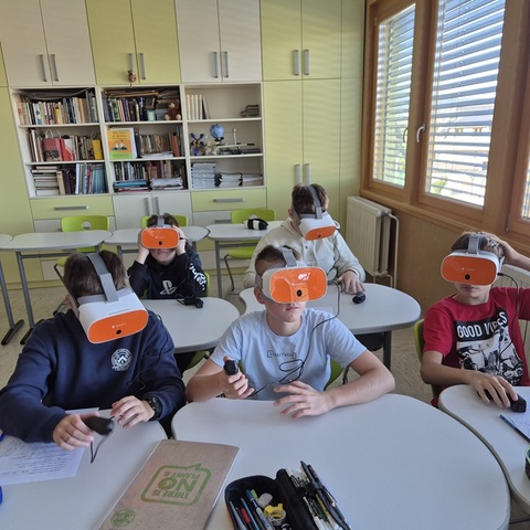 VR02